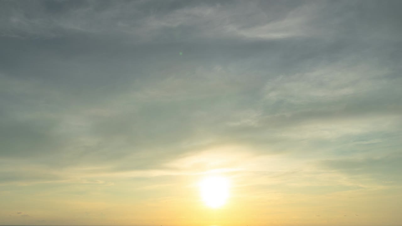 달한 일몰 풍경 자연의 놀라운 빛 구름빛 하늘