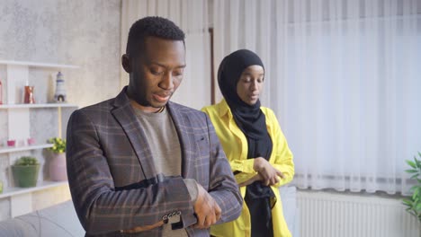 Muslim-African-married-couple-praying-at-home.