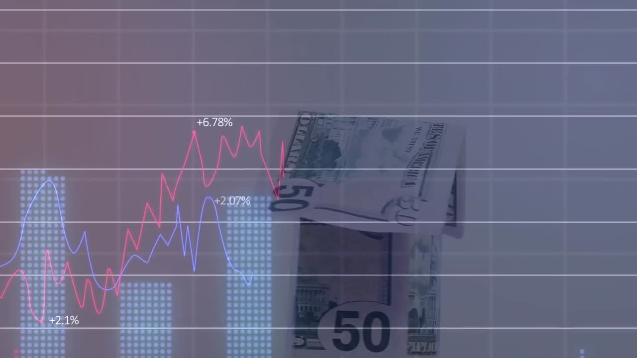 animación del procesamiento de datos financieros sobre la casa con billetes de dólares estadounidenses
