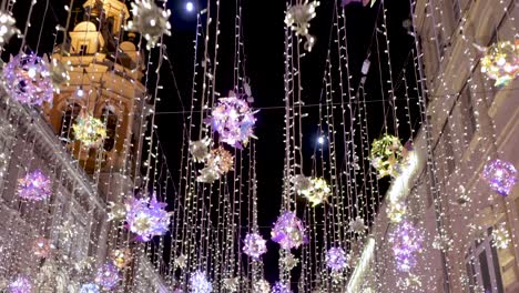 Straßendekorative-Weihnachtsgirlanden.-Neujahrs--Und-Weihnachtsfeier.