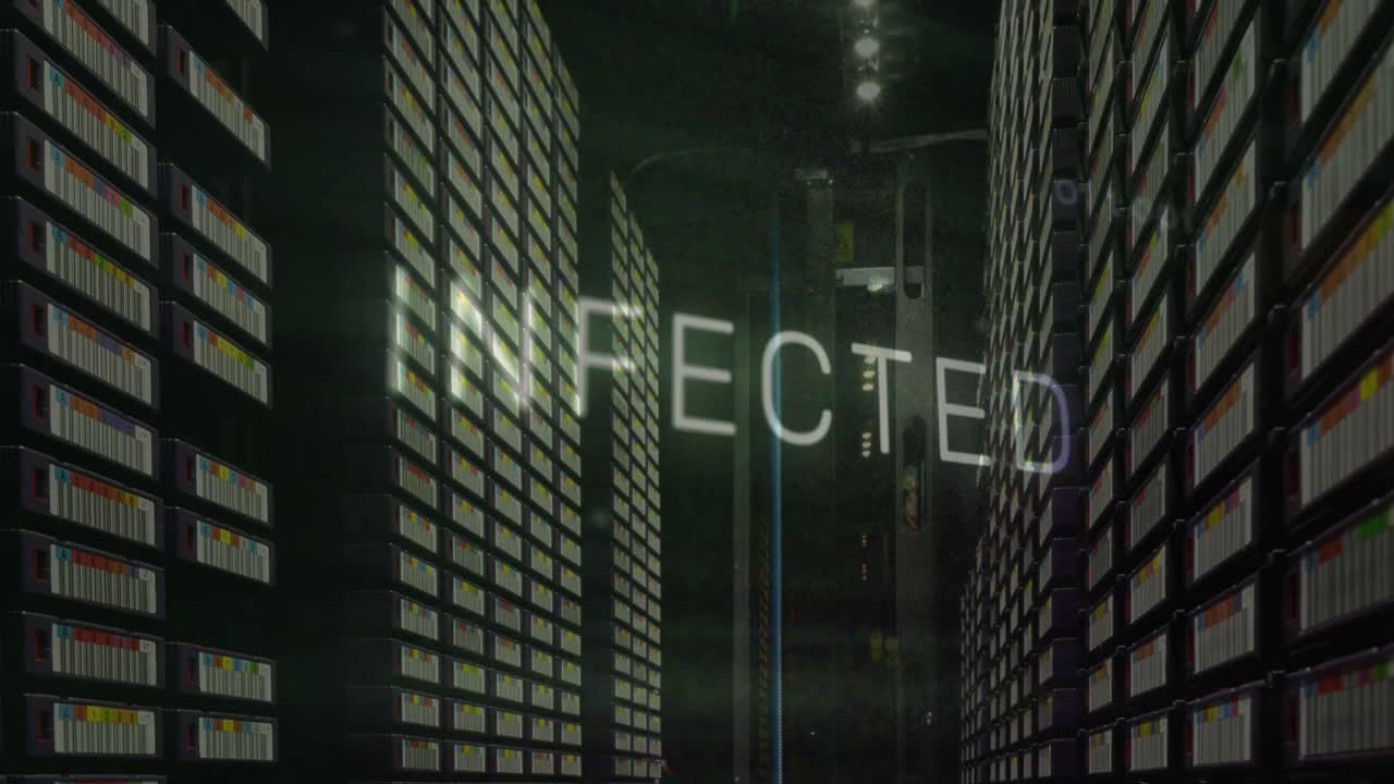 texto infectado y conexiones de microprocesador contra el cierre de un servidor de computadora