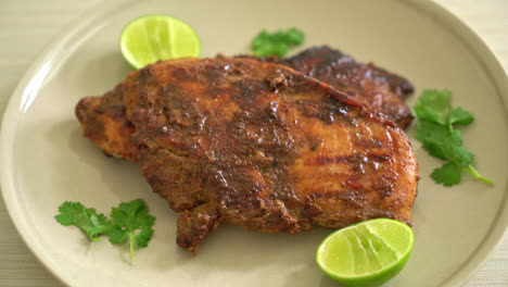 pollo picante jamaicano a la parrilla - estilo de comida jamaicana