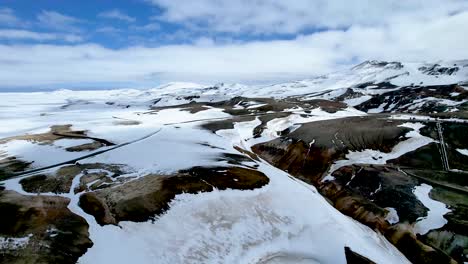 Nordisländisches-Hochland,-See-Myvatn,-Verschneite-Bergstraße-Zum-Krafla-Viti-Krater