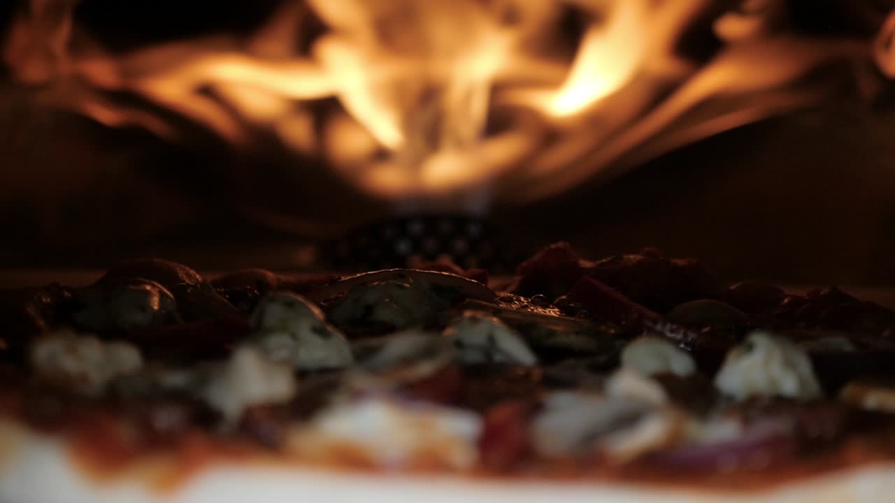 процессы приготовления вкусной пиццы