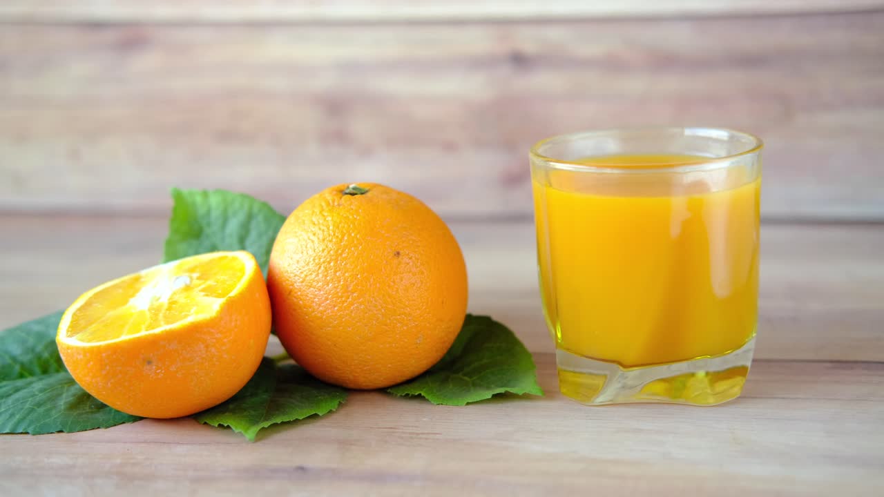 Succo d'arancia e arance