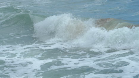 Dramatic-tube-wave-on-a-stormy-day