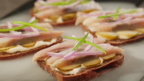 herring sandwiches with onions and pickles
