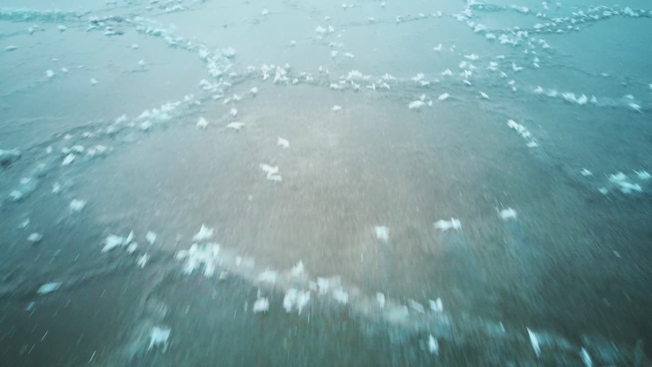 겨울에 공중 샷 바다 연기