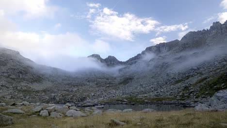 Wolken-Ziehen-Hinunter-Ins-Tal-In-Richtung-Laghetto-Lagorai-In-Italien