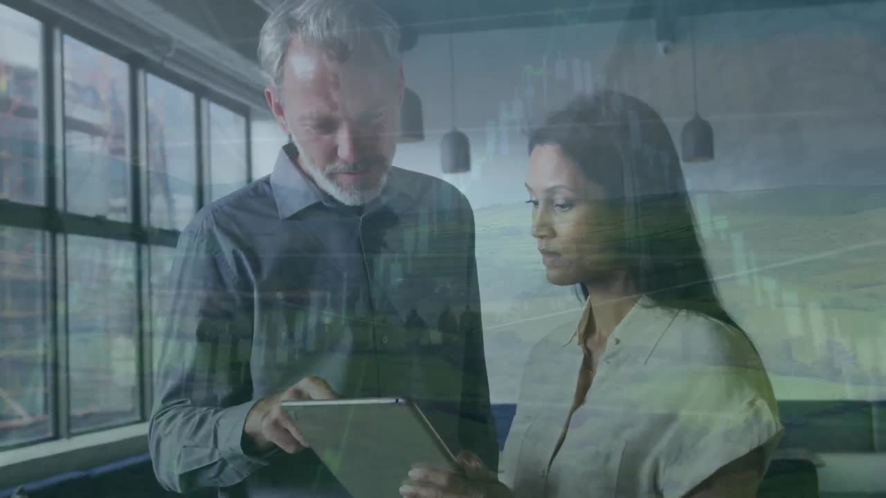 Animazione di paesaggio urbano su diversi professionisti che usano un tablet in ufficio