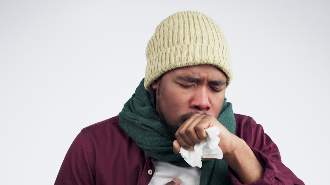 больной, кашель и чернокожий человек в студии с гриппом