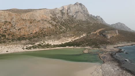 vista aérea de una de las playas más hermosas de creta: balos