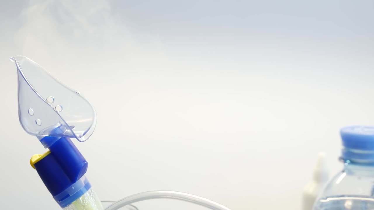 폐렴, 코로나, sars 및 기관지염 치료에 대한 의료 장비. 루프 비디오. 흡입기, 호흡기 폐 질환 회복. 독감, 기침 및 기관지 천식 치료.