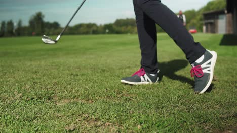 Girl-playing-golf-and-taking-the-first-shot