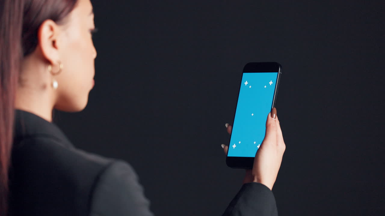 Donna con uno smartphone