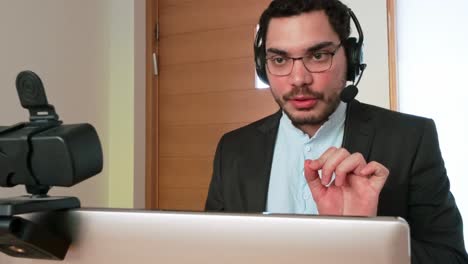 expert support agent in a virtual video call