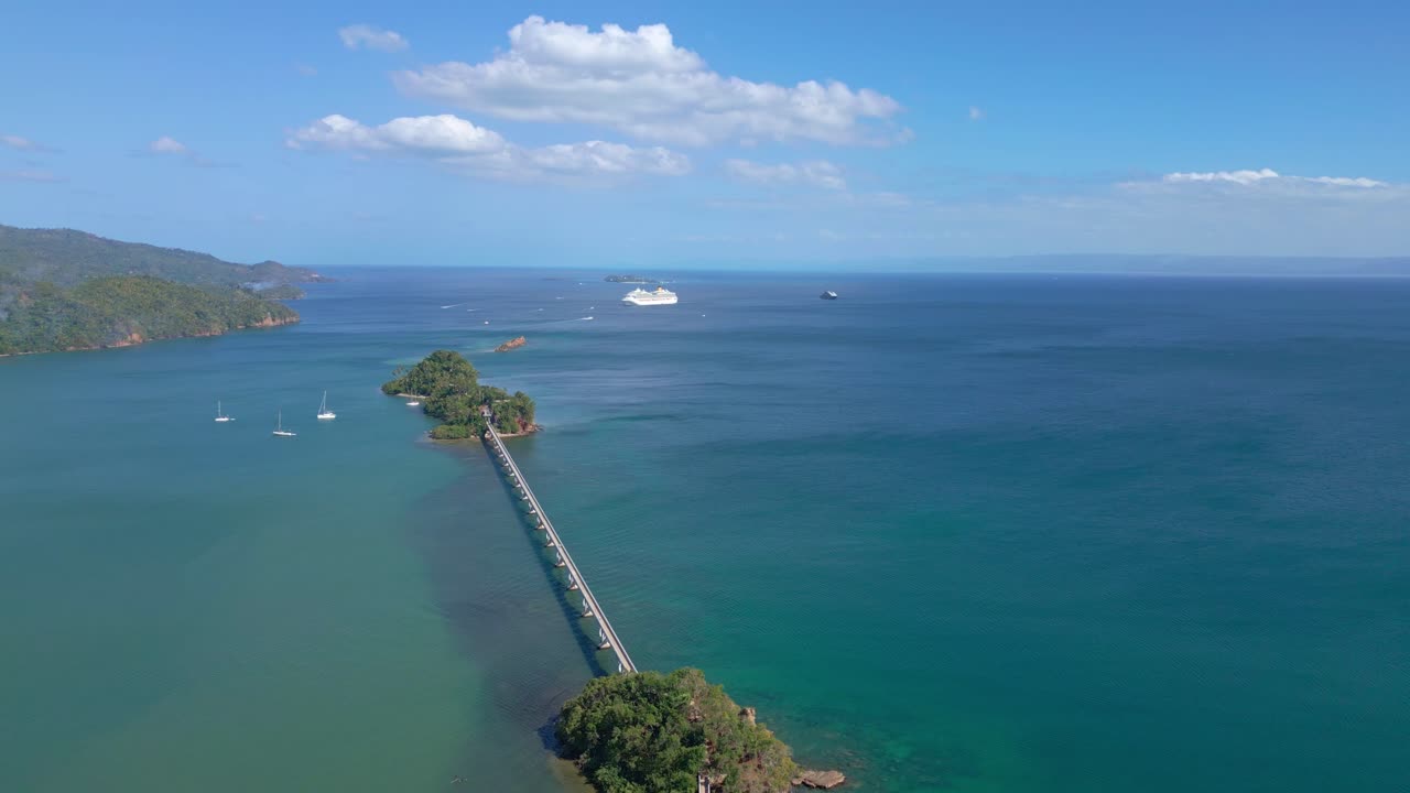도미니카 공화국의 사마나 다리의 공중 사진 - 드론 촬영