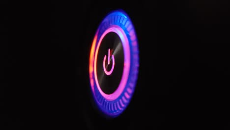 un bucle de video macro de 4k de un botón de encendido de la computadora en la unidad del sistema sobre un fondo negro.