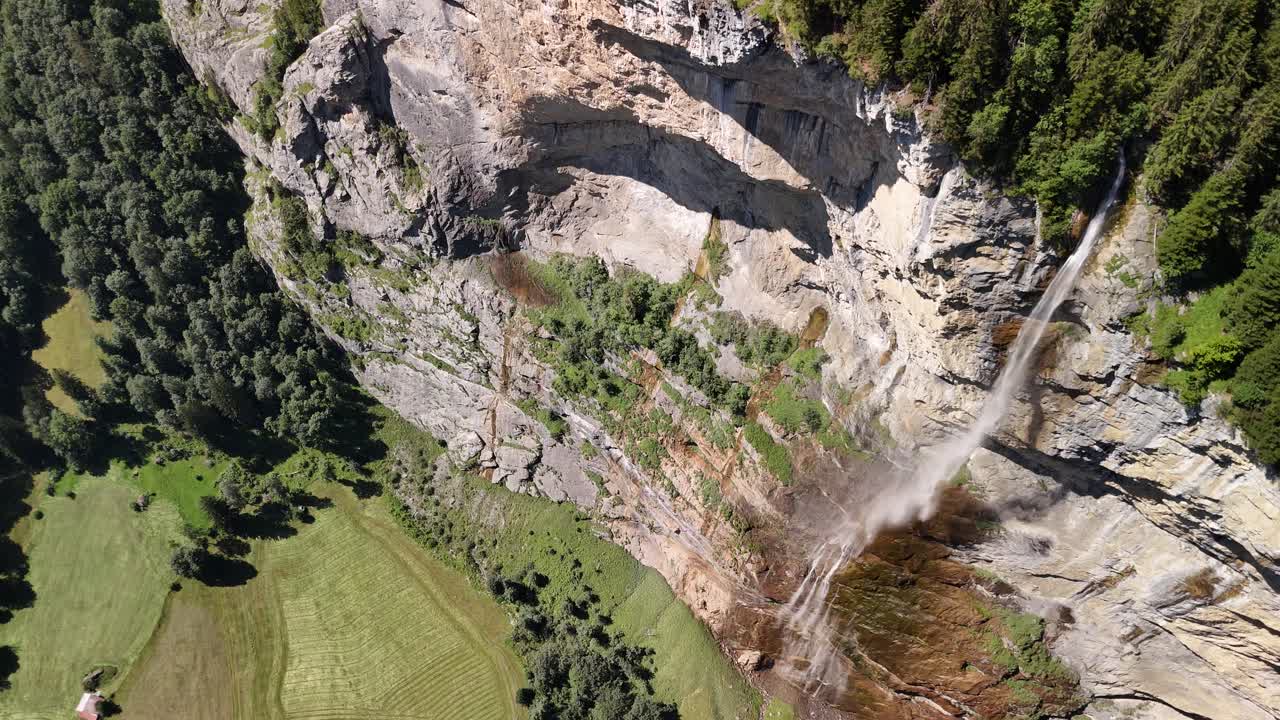 폭포 스위스 알프스 산맥 계곡, 라우터브룬 마을, 스위스