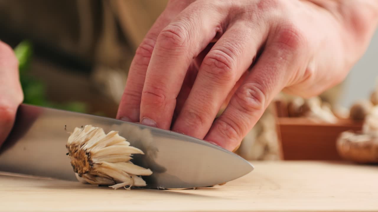 ⁇ 이를 자르는 셰프