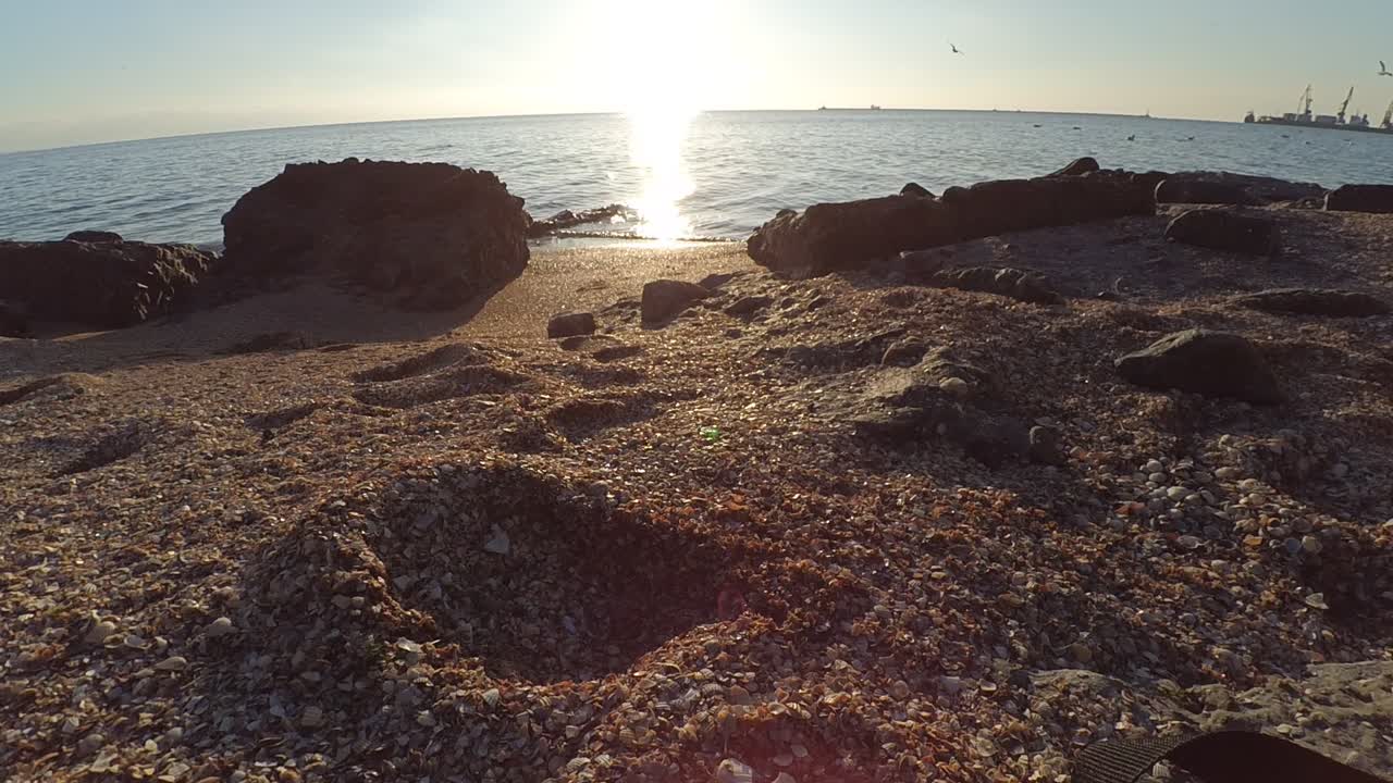 Praia e mar. Fotografia ao pôr do sol