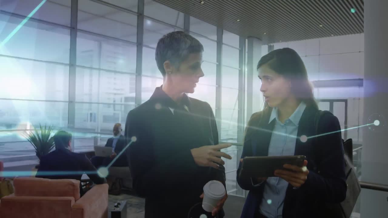 다양한 사업가들이 대화하는 연결 네트워크의 애니메이션