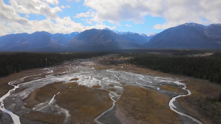 Parco nazionale Kluane, vista aerea che si avvicina alle montagne, Columbia Britannica, Canada