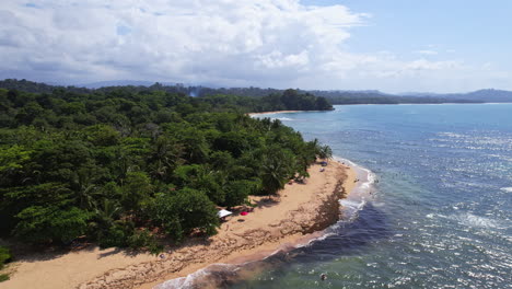 Gandoca-manzanillo-De-Costa-Rica:-Una-Sinfonía-De-Bosques-Verdes-Y-Aguas-Azules