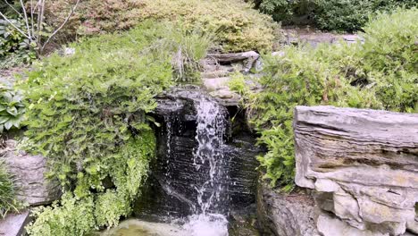 Wasserfall-Im-Duke-Gardens-In-Durham,-North-Carolina,-North-Carolina