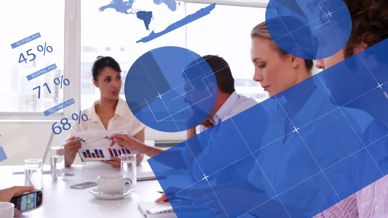 анимация статистики и обработки данных над различными деловыми людьми в офисе