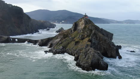 Drone-Orbit-Shot-Gaztelugache-Es-Una-Isla-En-La-Localidad-Vizcaína-De-Bermeo,-País-Vasco,-España