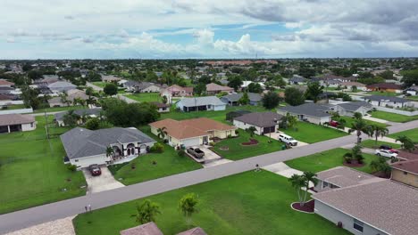 Suburban-neighborhood-in-Florida