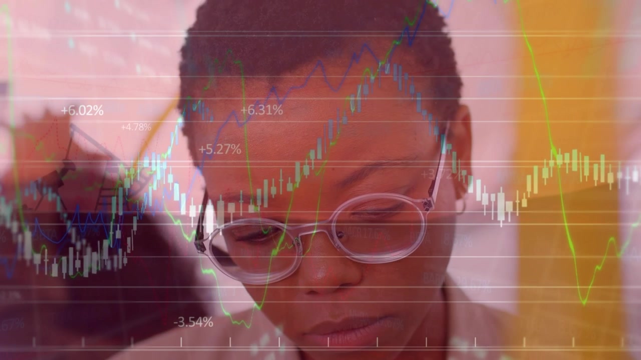 Animation af databehandling over afroamerikansk forretningskvinde