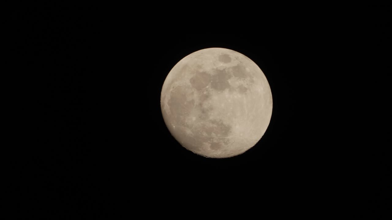 Vídeo em close-up da lua cheia