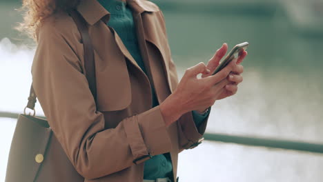 Woman,-business-trip-or-phone-call-with-happy