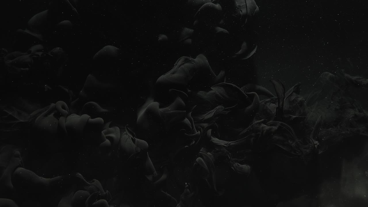 el logotipo de la explosión de smog negro revela tinta, agua y polvo disparado.