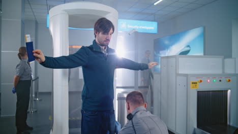 punto de control de seguridad del aeropuerto