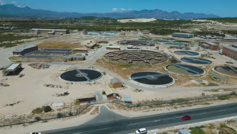 Obras-De-Alcantarillado-A-Lo-Largo-De-La-Carretera-Principal