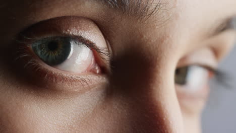 close-up-macro-eyes-blinking-light-reflecting-on-iris