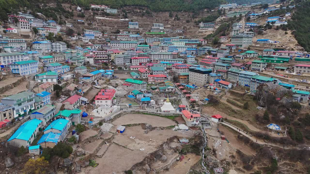 Explore the stunning Namche Valley in Solukhumbu, Nepal—majestic Himalayan landscapes and Sherpa culture.