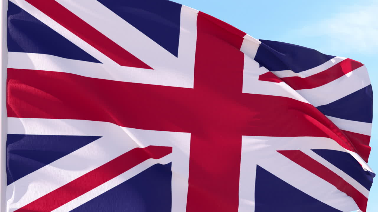Bandeira do Reino Unido tremulando ao vento contra o céu azul