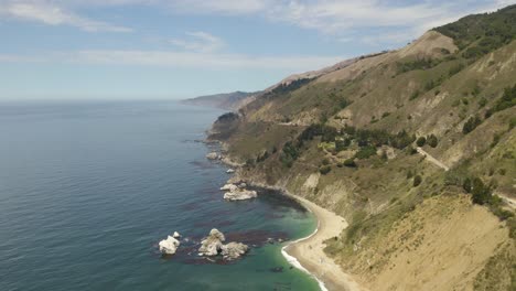 La-Costa-De-California-Se-Encuentra-Con-El-Océano-Pacífico,-Vista-Aérea-A-Vista-De-Pájaro