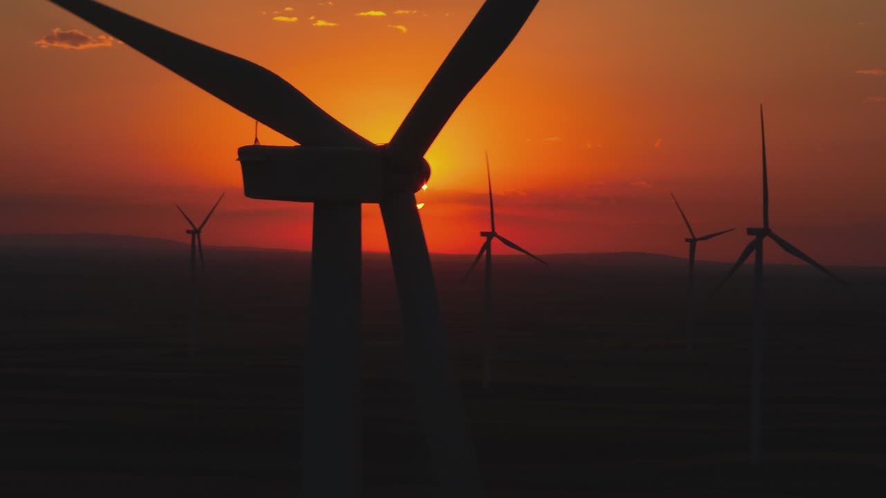 풍력 발전소 해가 지는 곳