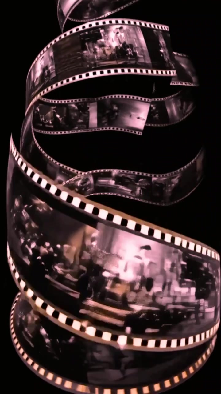 Tira de película vintage con fotogramas cinematográficos girando verticalmente