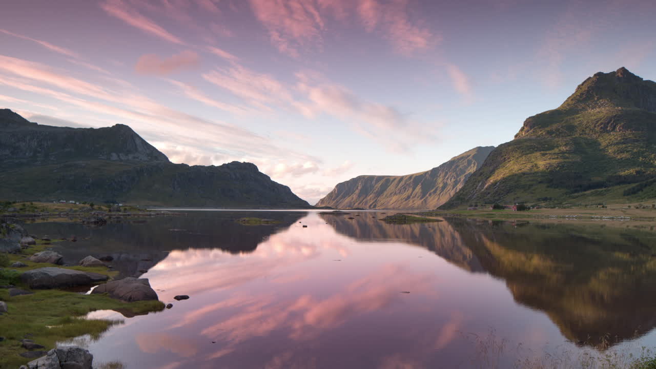Lofoten Jezerní odraz 02