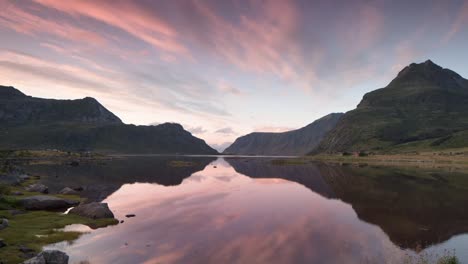 Lofoten-Lake-Reflection-02