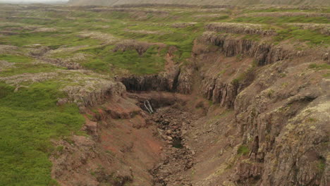 Islands-Westfjordlandschaft-Und-Riesiges-Land,-Drohnenaufnahme