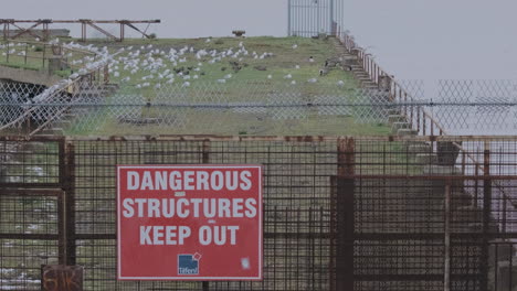 dangerous structures, keep out sign and fencing on river thames