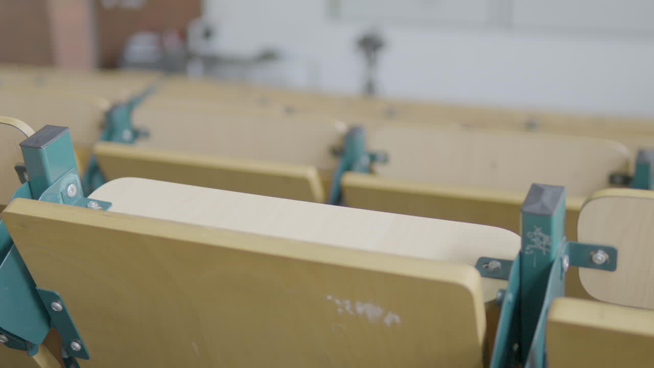 una sala de conferencias moderna