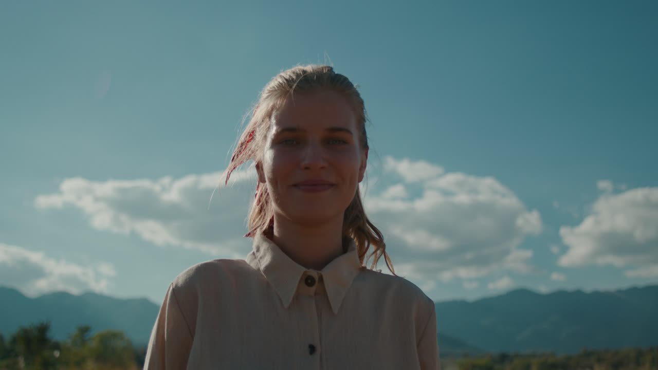 Eine Frau auf einem Feld